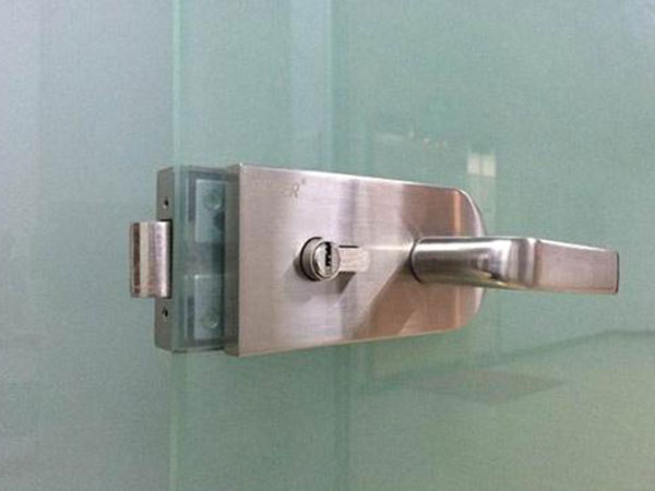 寧波配汽車鑰匙(開汽車鎖電話)